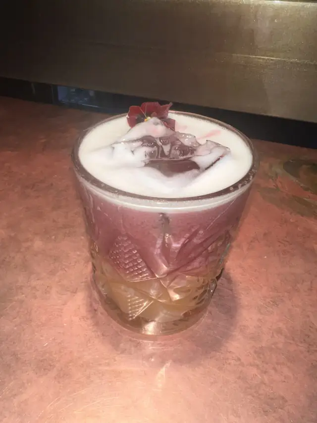 Bleikur sour með skrauti — Kaldi bar