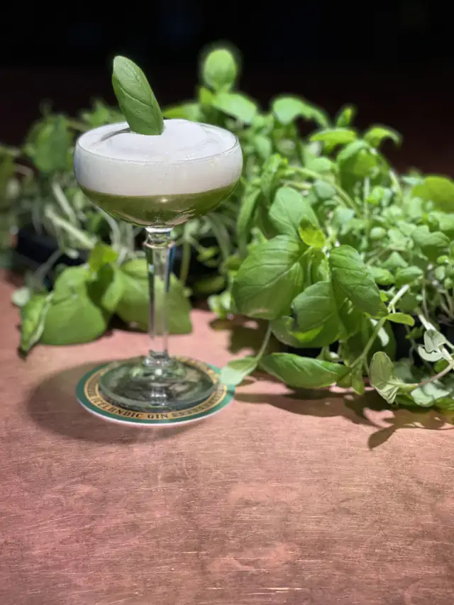 Kokteill í jurtabeði — Kaldi bar