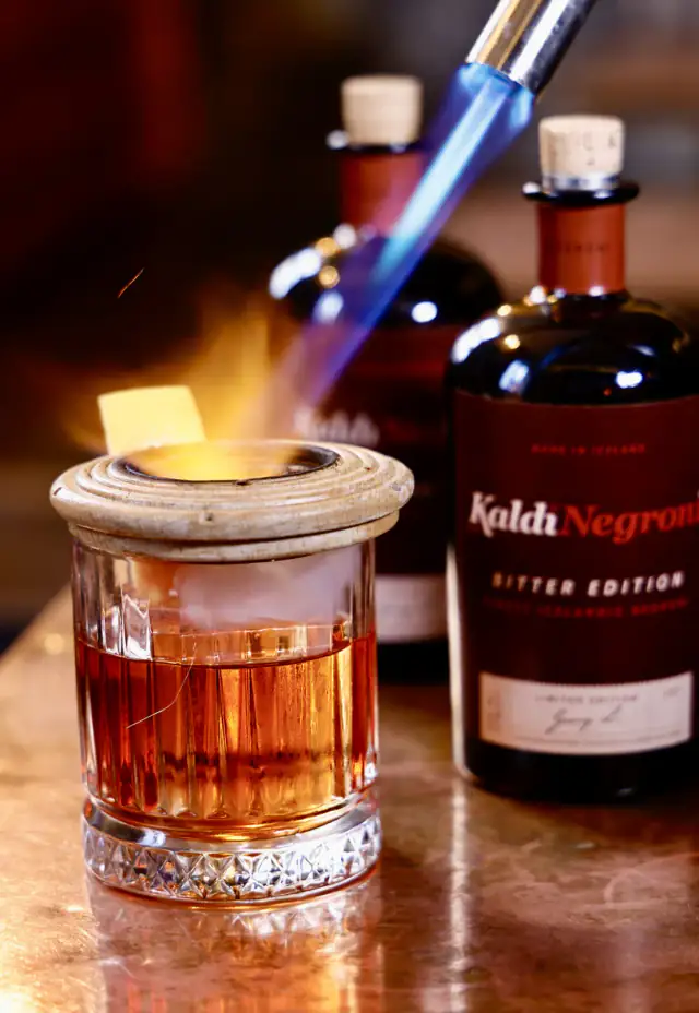 Logi á Kaldi Negroni — Kaldi bar
